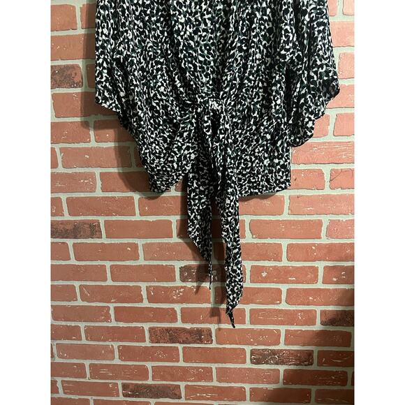 Anna & Ava Animal Print Tie Front Kimono - Picture 3 of 5